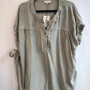 Easel Loose Fit Short Sleeve Large Top